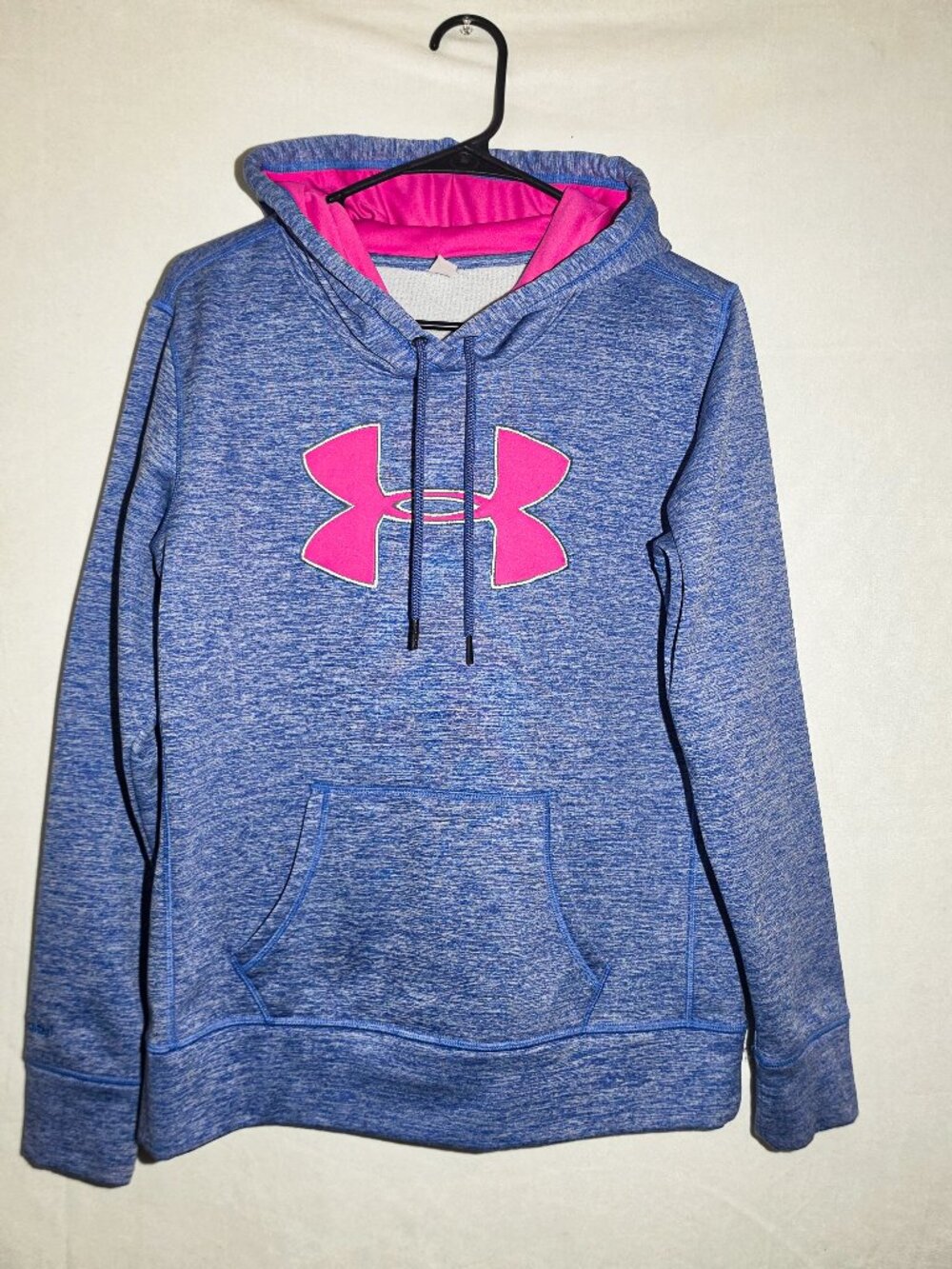 Under Armor Women's Large Blue/Pink Sweater soft little use